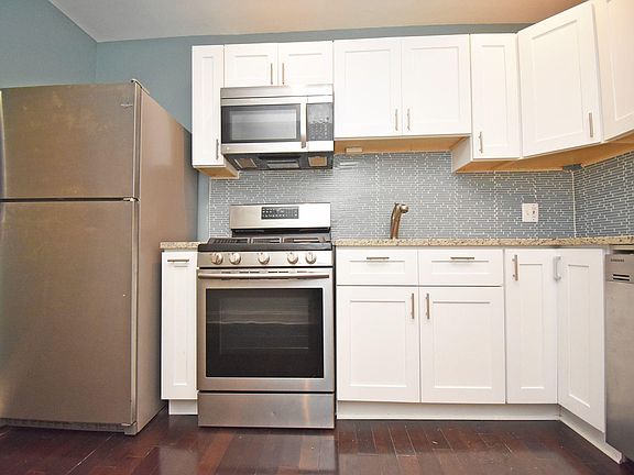 3rd image of 139 E North Ave #1