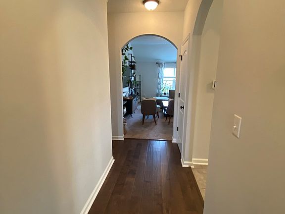 3rd image of 585 Raleigh Dr