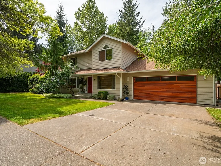 1311 Clearbrook Dr — Photo 1