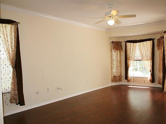 3rd image of 1045 Kings Way Ln