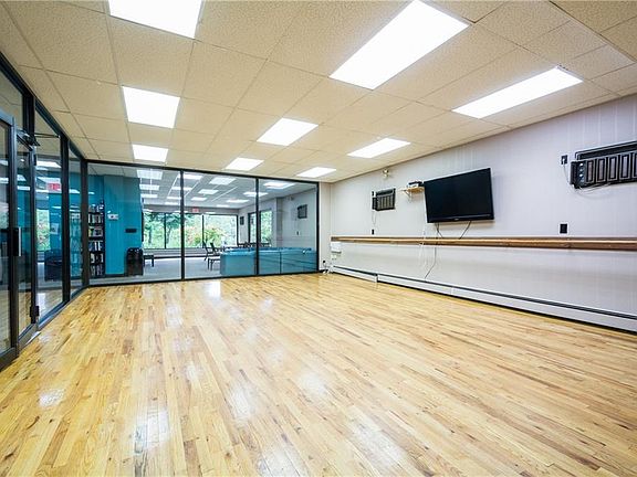 3rd image of 181 Pearsall Dr APT 2D