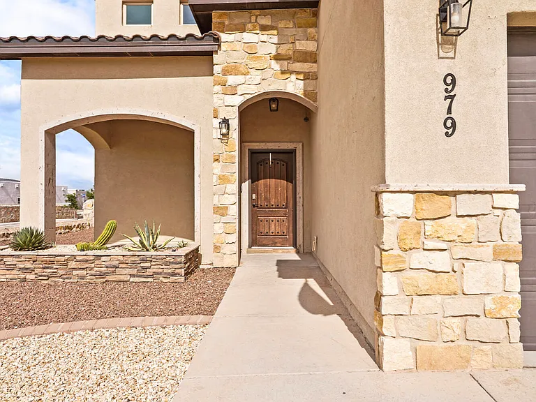 979 Airship Pl — Photo 4