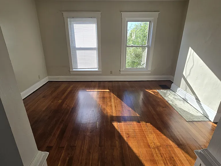1015 Vine St — Photo 4
