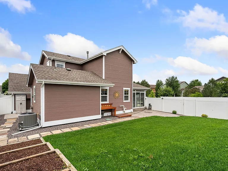 1068 Canal Dr — Photo 29