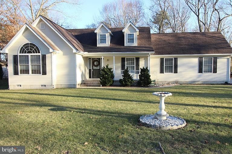 1st image of 16639 Woodland Ct