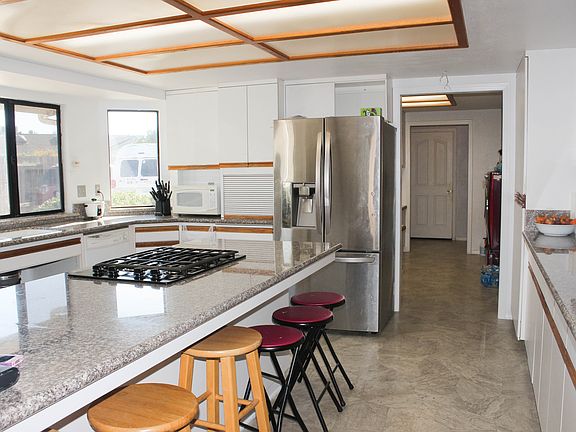 3rd image of 876 E Melinda Ct