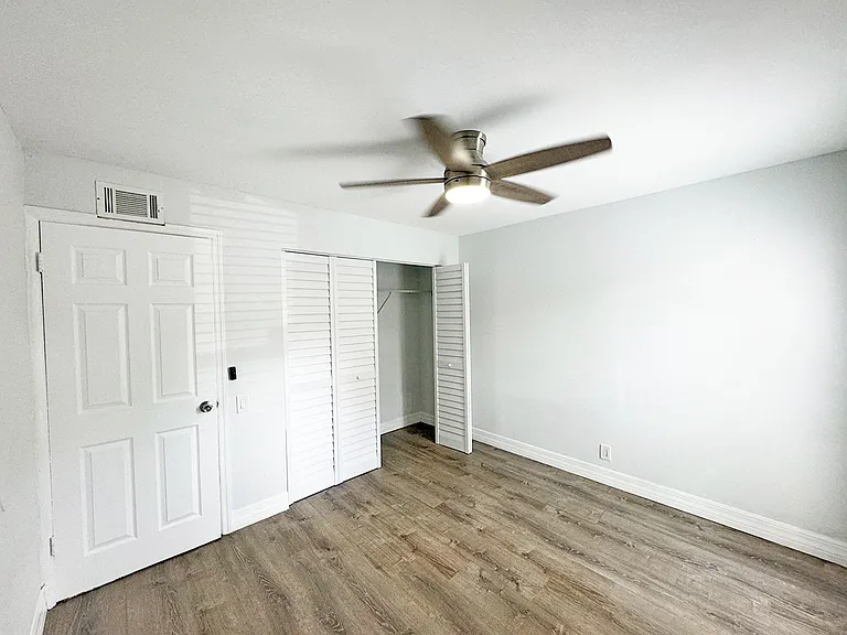 4447 Treehouse Ln #17C — Photo 8