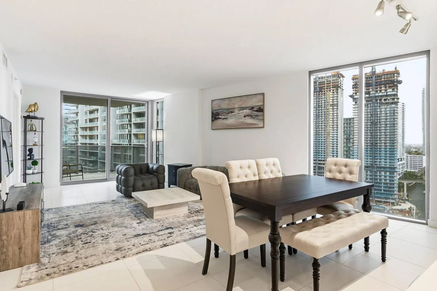 3 bed, 2.0 bath, 14531 sqft, $6,300 — Photo 4