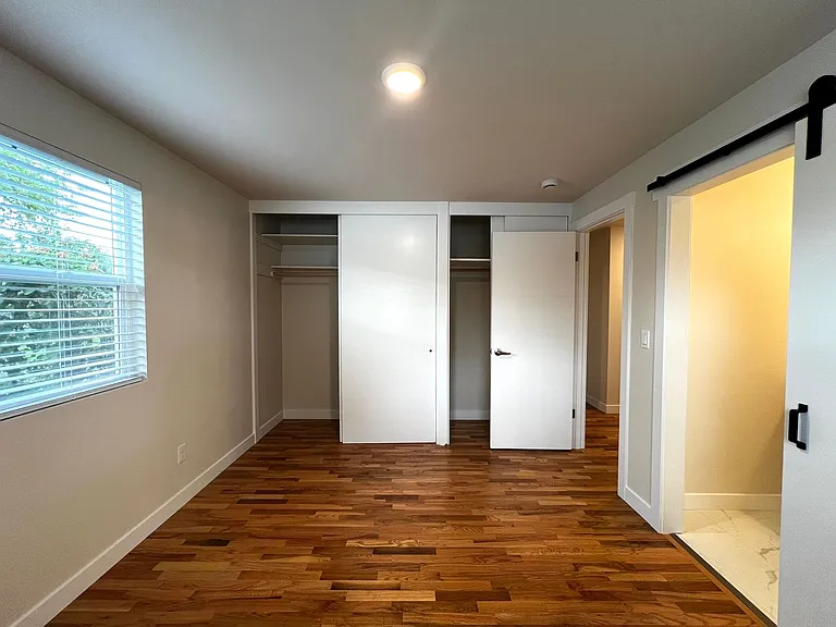 1007 S 50th Ave — Photo 12