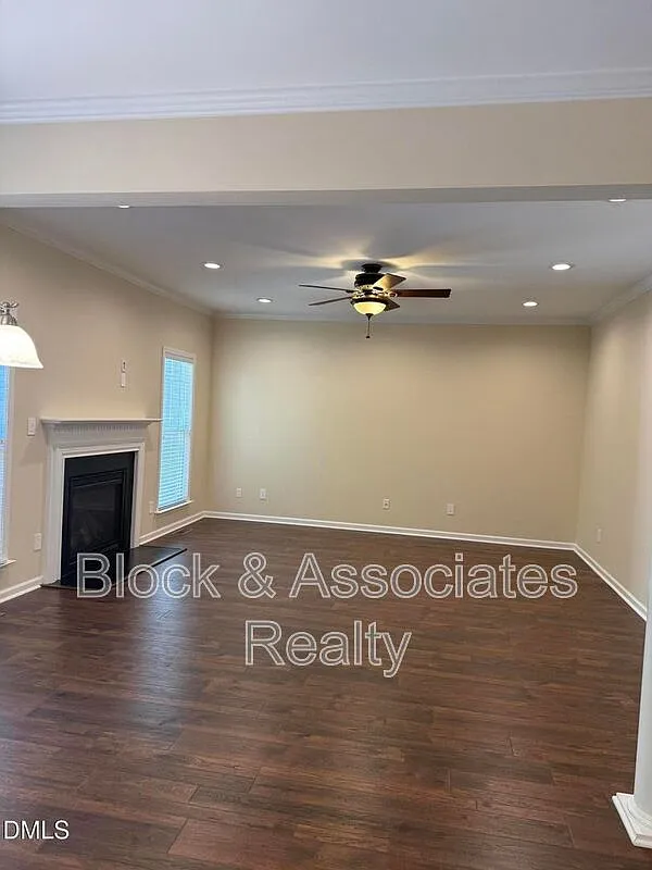 3 bed, 2.5 bath, $2,199 — Photo 3