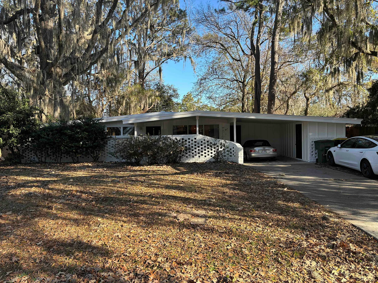 3 bed, 1438 sqft, $2,200 — Photo 1
