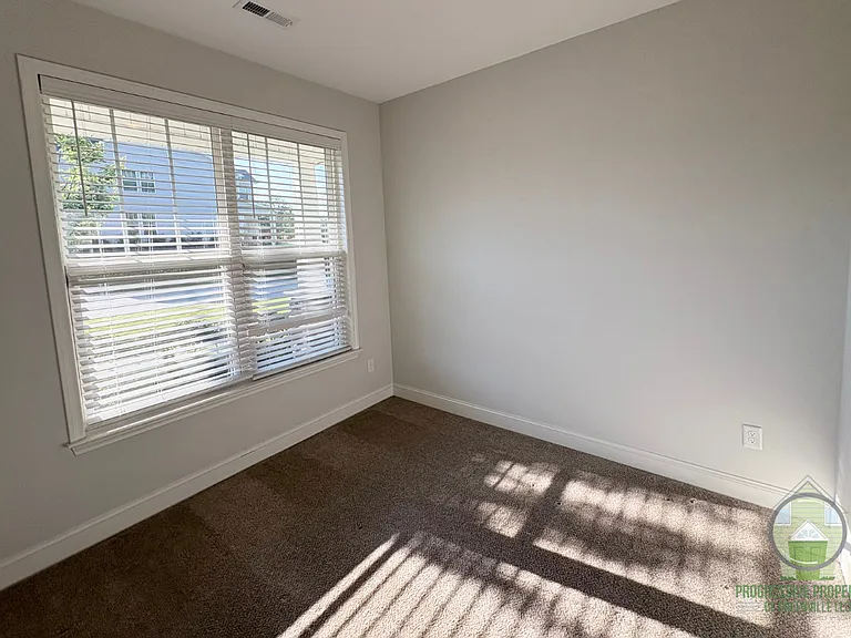 400 Ansel Woods Ln — Photo 2