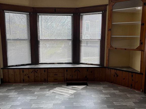 2nd image of 659 Crescent St NE