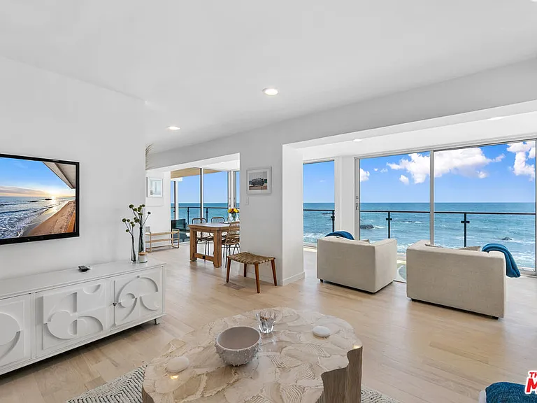 24928 Malibu Rd — Photo 37