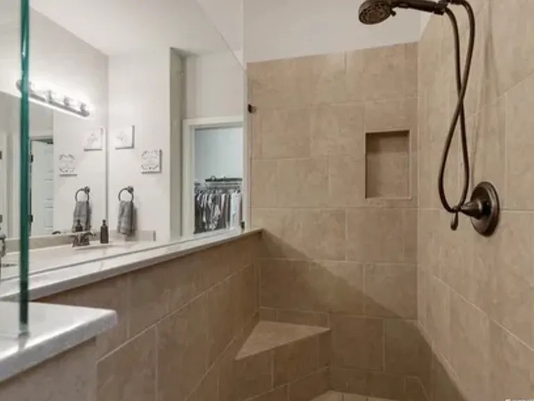 512 Saddle House — Photo 9