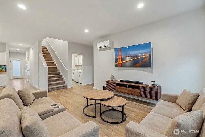 5th image of 2113 Lancaster Drive