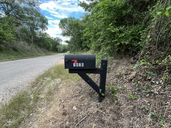 1976 Old Kelley Rd, Lockhart, TX 78644