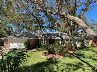 416 Shoreline Dr, Gulf Breeze, FL 32561
