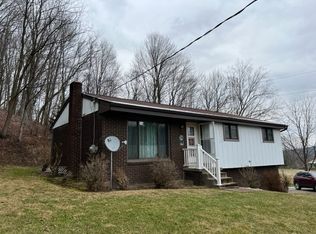 631 Middletown Rd, New Stanton, PA 15672