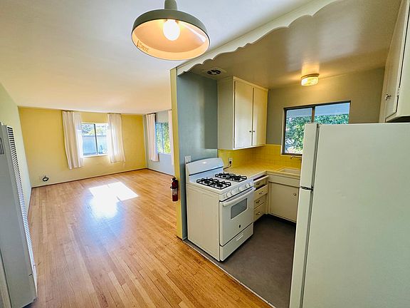 2nd image of 1319 Bath St #6