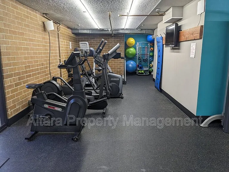 2880 S Locust St #N100 — Photo 21
