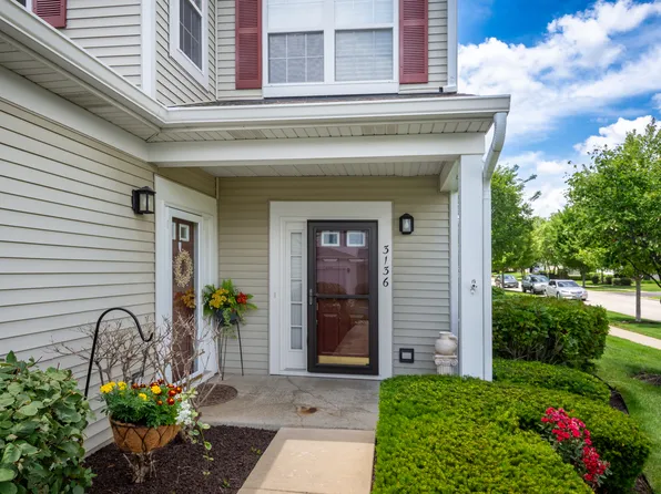 3136 Falling Waters Ln #1, Lindenhurst, IL 60046