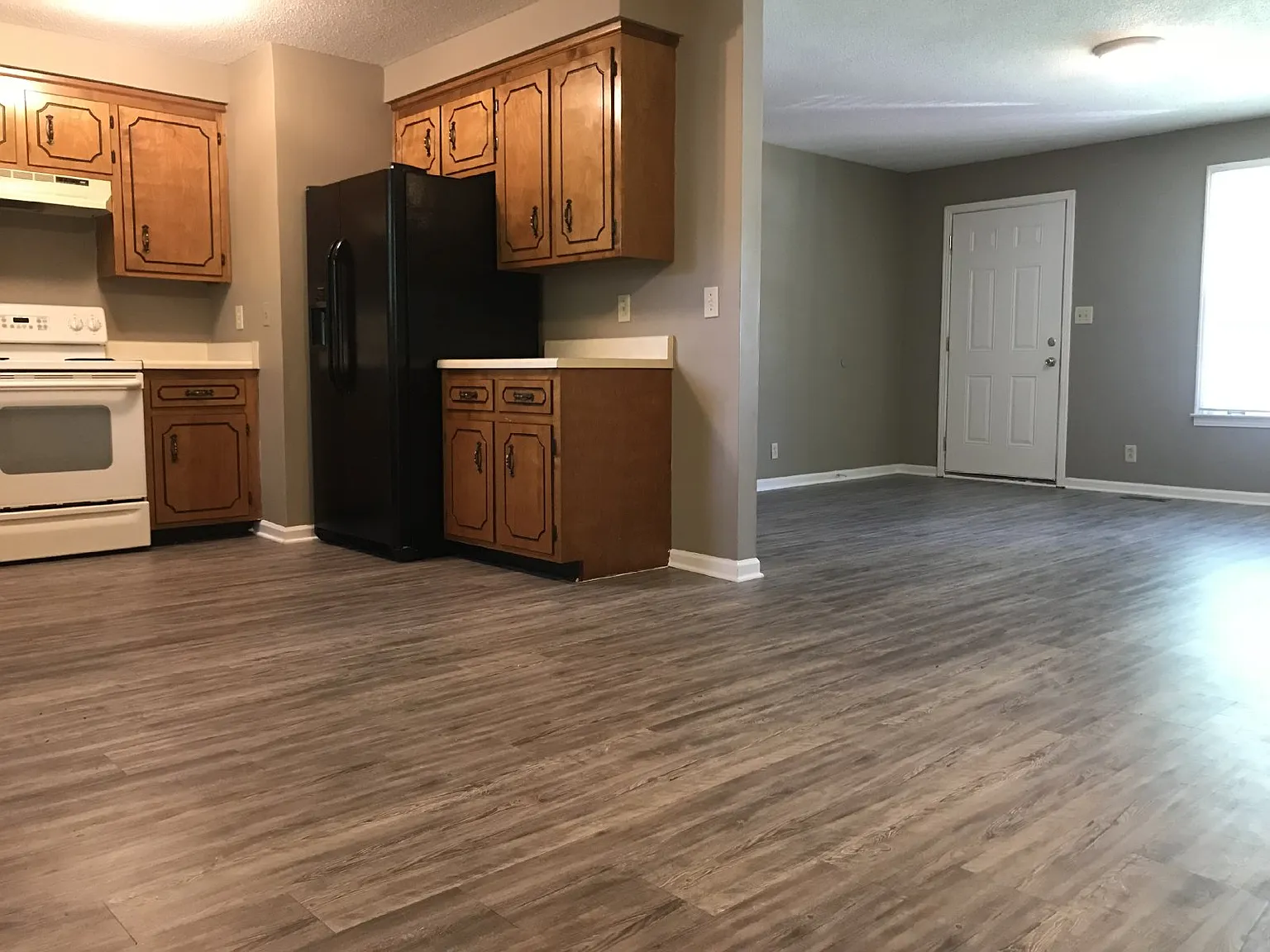 3 bed, 2.0 bath, 1300 sqft, $1,450 — Photo 2