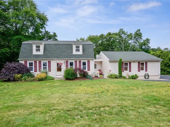 5 Canterbury Dr, Bradford, RI 02808