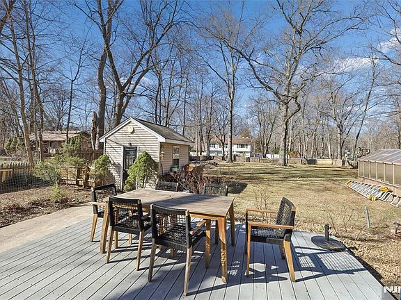 4th image of 18 South Rd