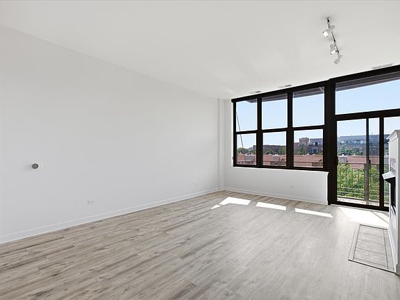 3rd image of 15 S Throop St APT 402