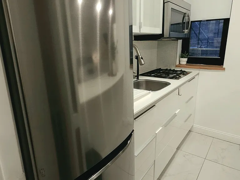 155 W 71st St #1G — Photo 10