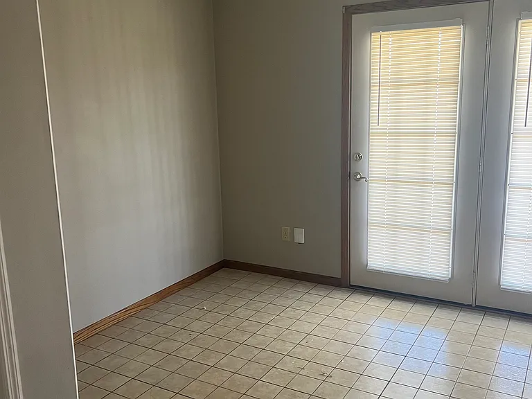 400 E Pershing Ave #B — Photo 6