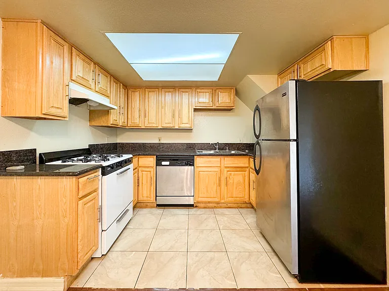 4554 Russell Ave #2 — Photo 5