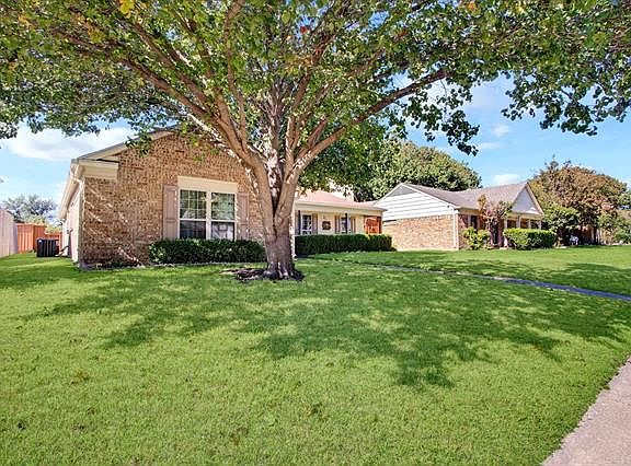 3rd image of 2723 Naples Dr