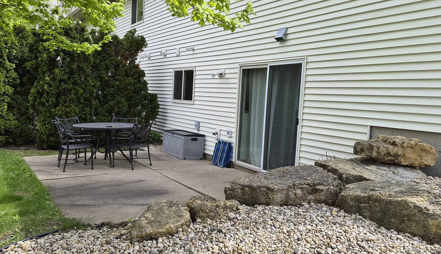 4 bed, 2220 sqft, $1,800 — Photo 3
