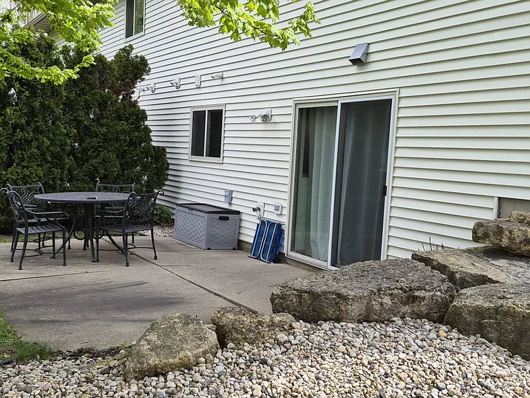 1002 Georgene St — Photo 3
