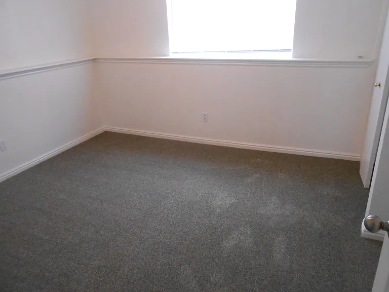476 Cree Ave #B — Photo 6