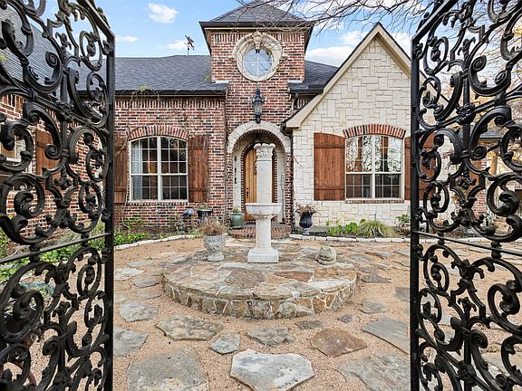 4th image of 2609 Fair Oaks Cir