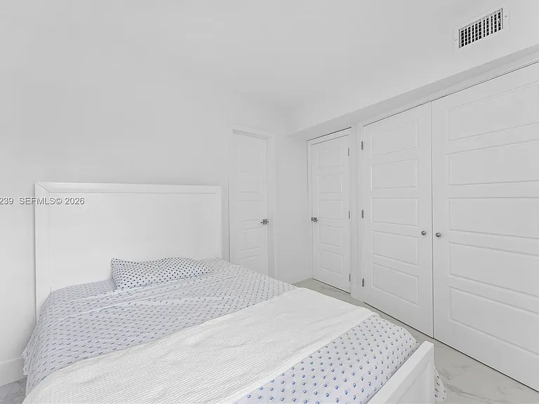 3250 NE 28th St #403 — Photo 12