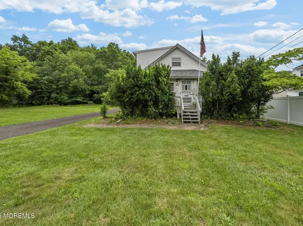17 Wood Avenue, Englishtown, NJ 07726