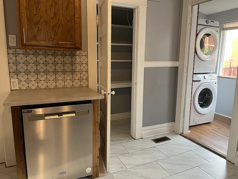 704 S Logan St — Photo 5