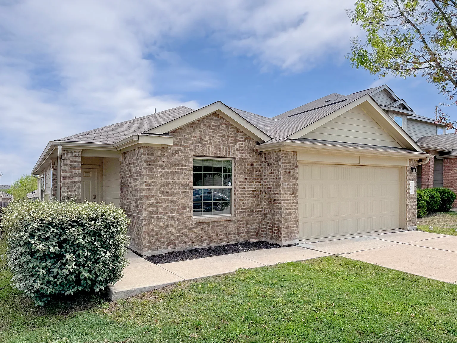 4 bed, 1680 sqft, $2,350 — Photo 2