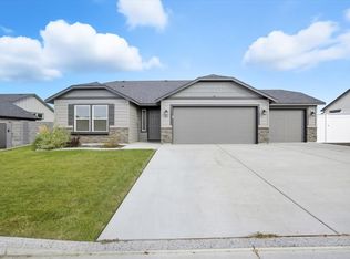 109 Bitters Loop, Grandview, WA 98930