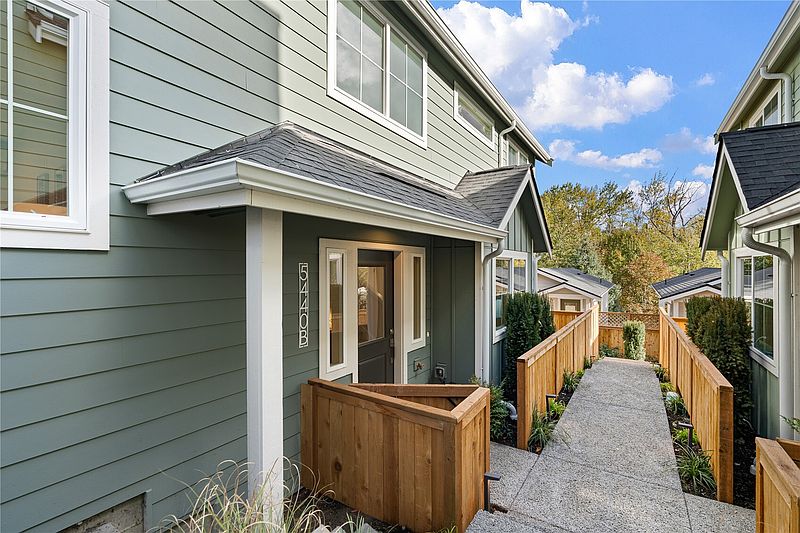 2nd image of 5440 B 21st Avenue SW