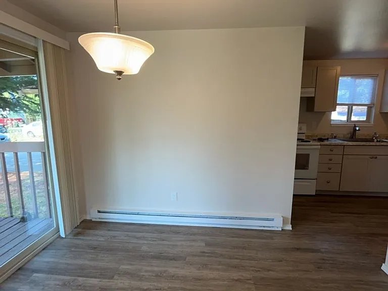 2319 Wilson Ave — Photo 5