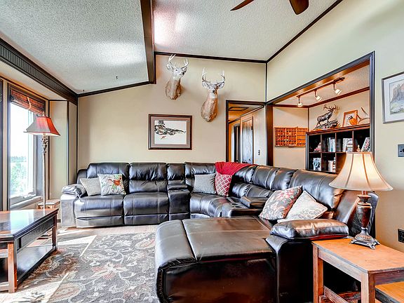 Vaulted ceilings / nook
