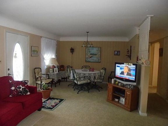 3rd image of 6766 Pine St