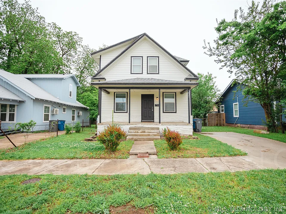 821 S Quaker Ave