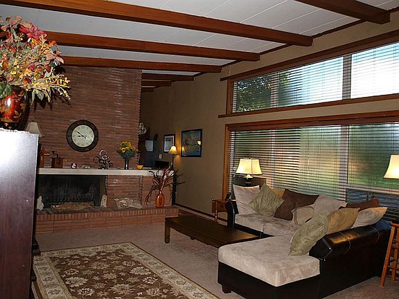 2nd image of 611 Heron Ln