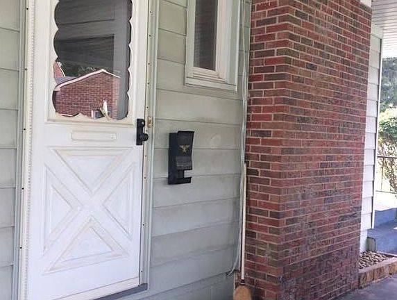 4th image of 2729 Woodland St NE